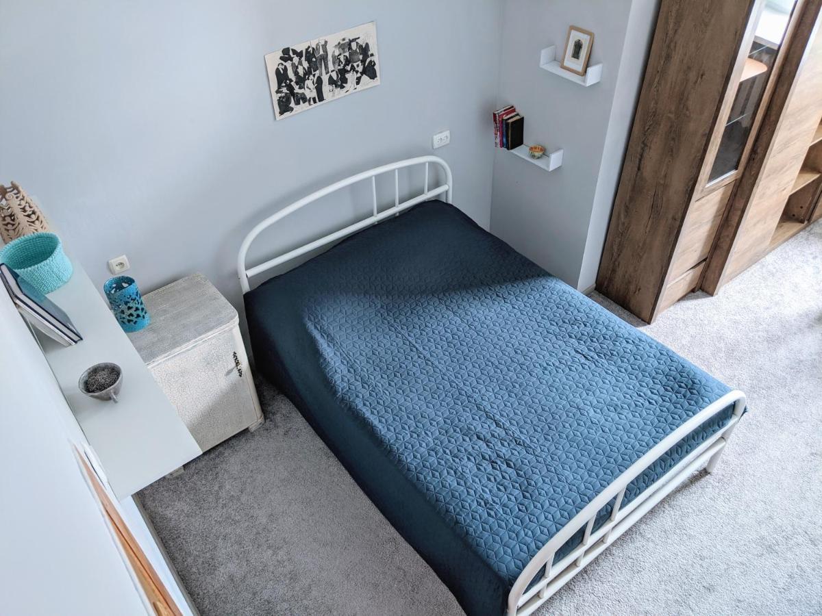 Entire 2-Bedroom Authentic Flat Kyiv Exterior photo