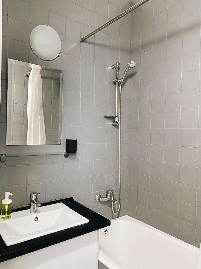 Entire 2-Bedroom Authentic Flat Kyiv Exterior photo